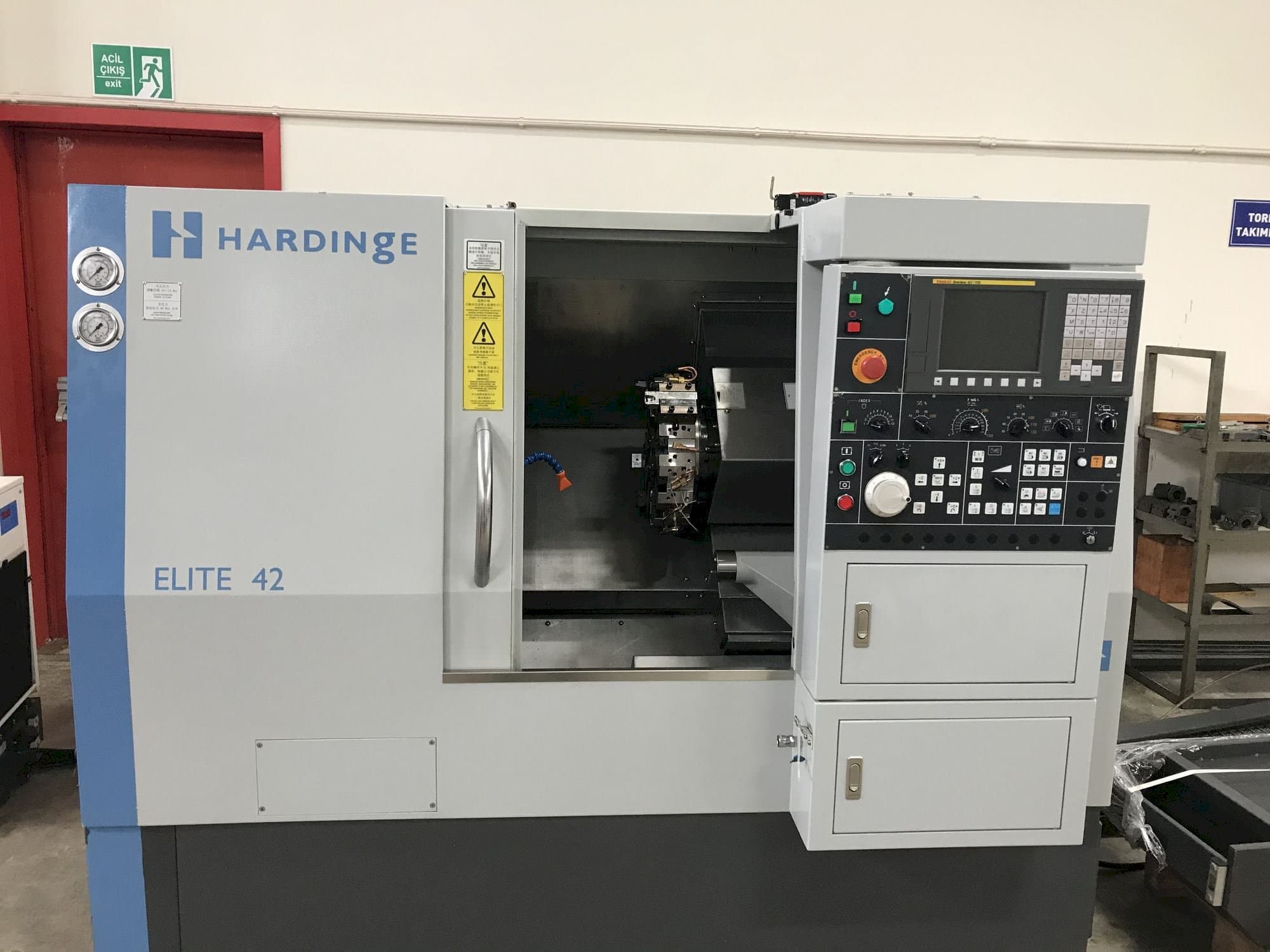 Vista Frontal  da HARDINGE Elite 42  máquina