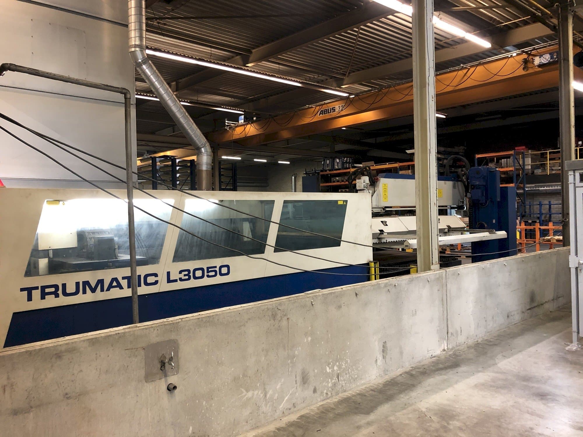 Vista Frontal da Trumpf Trumatic 3050 máquina
