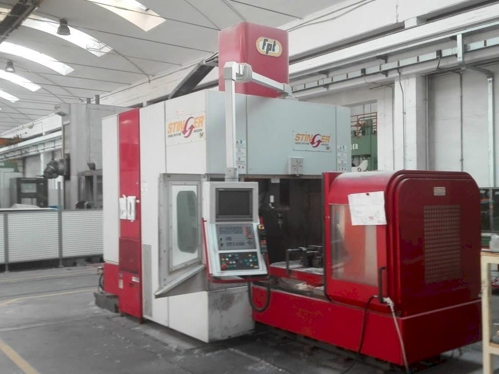 Vista Frontal  da FPT Stinger  máquina