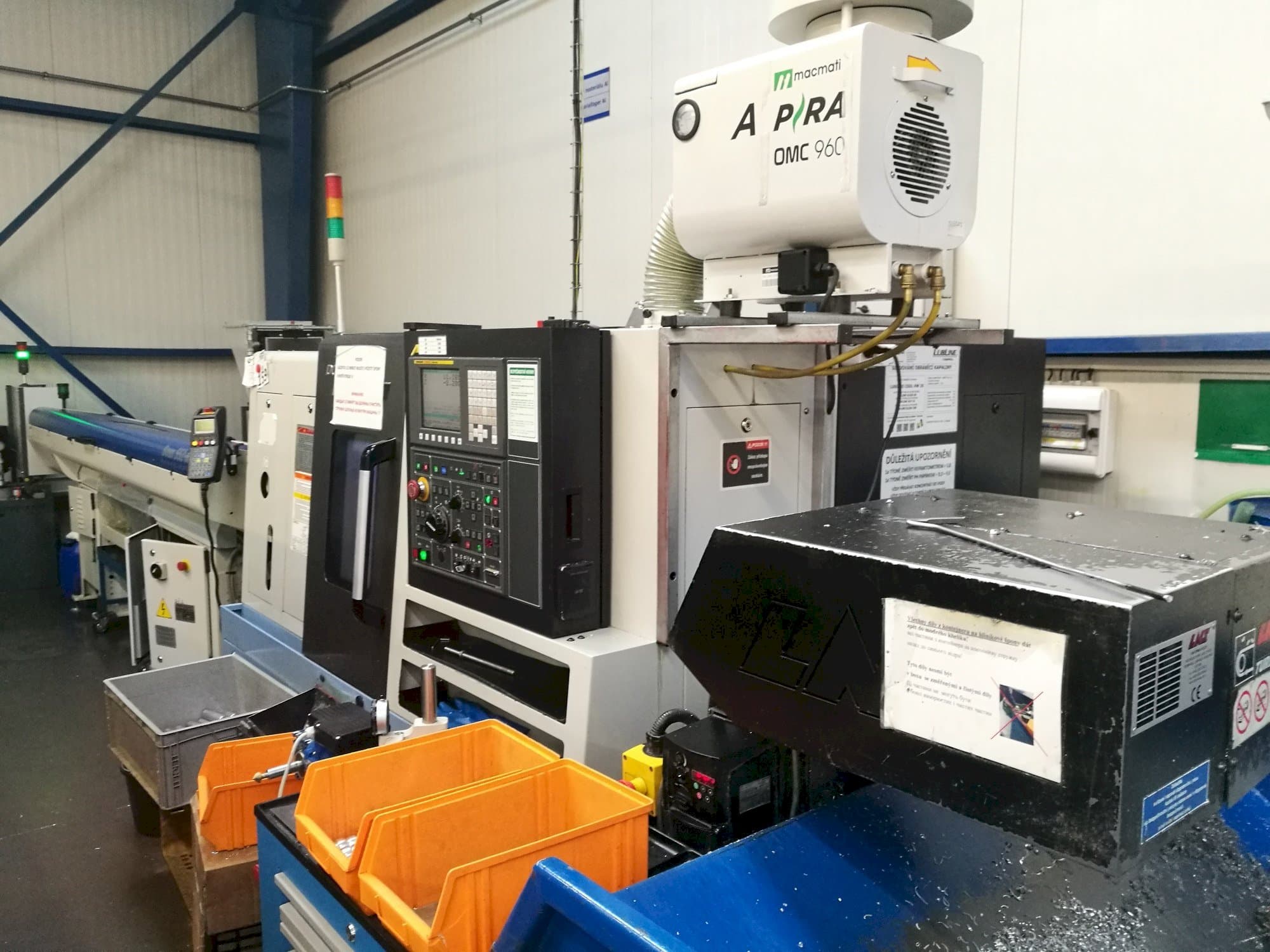 Vista Frontal  da Doosan Lynx 220GA  máquina