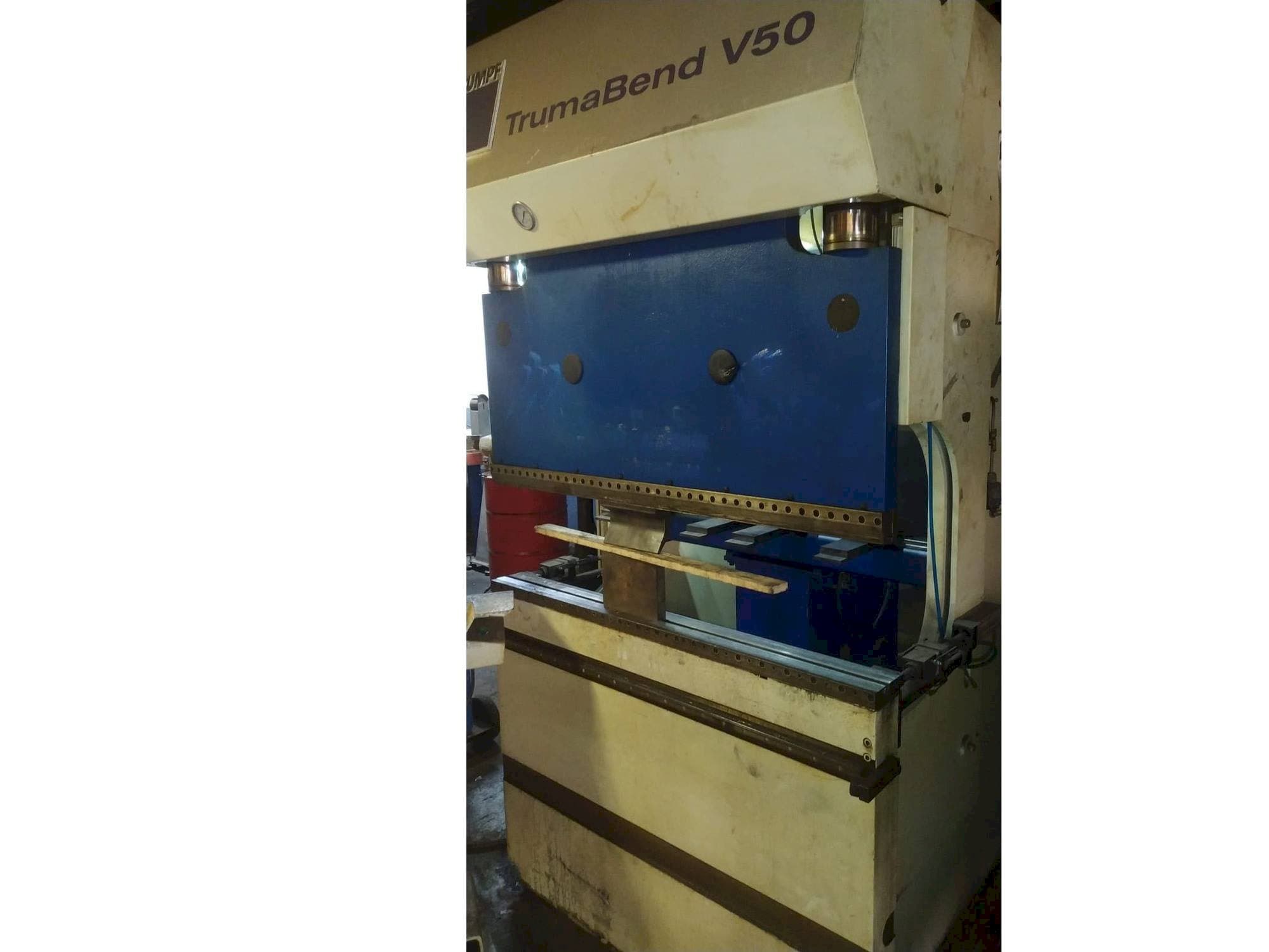 Vista Frontal  da Trumpf TrumaBend V50  máquina