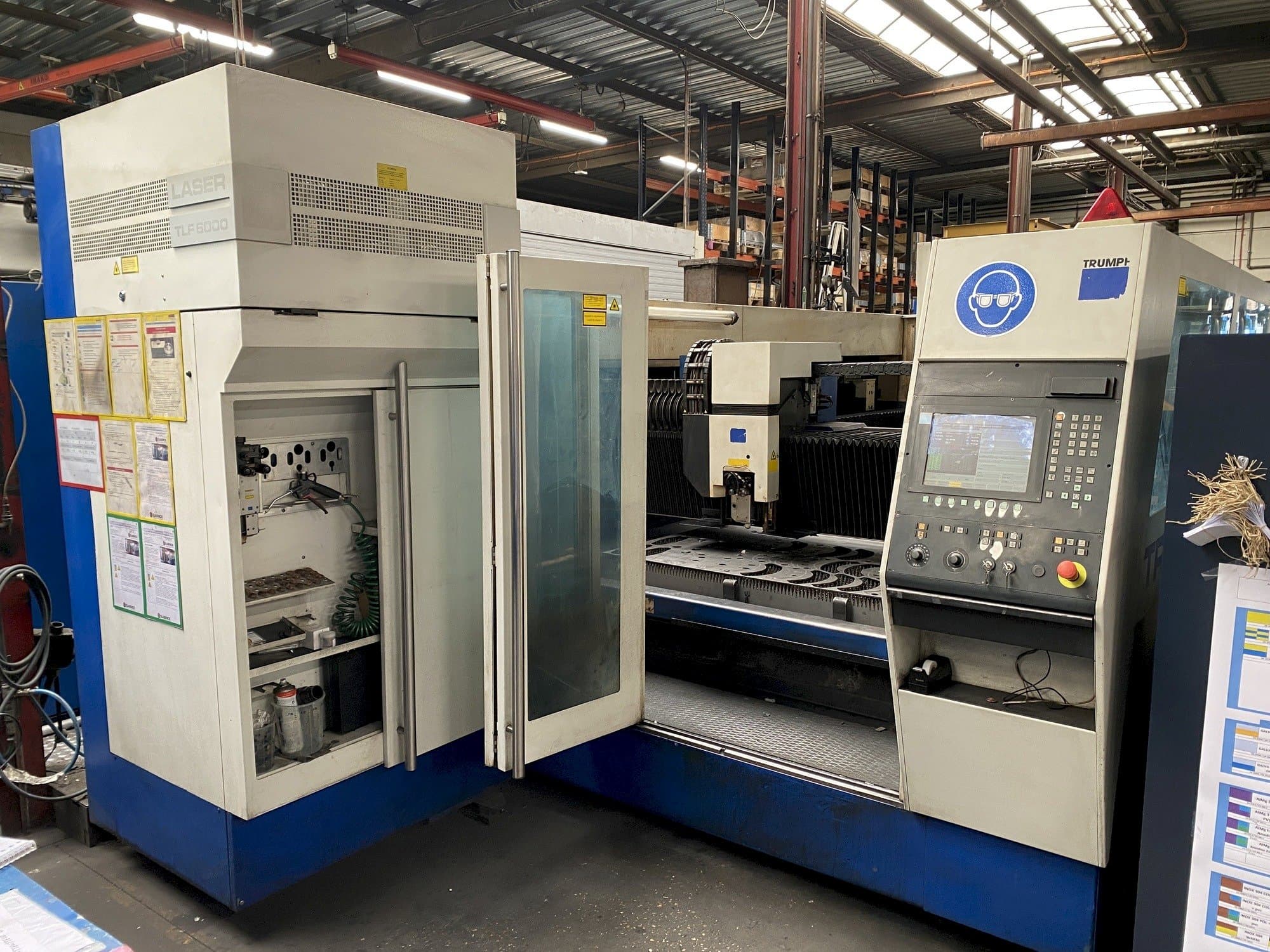 Vista Frontal  da Trumpf Trumatic L3050  máquina