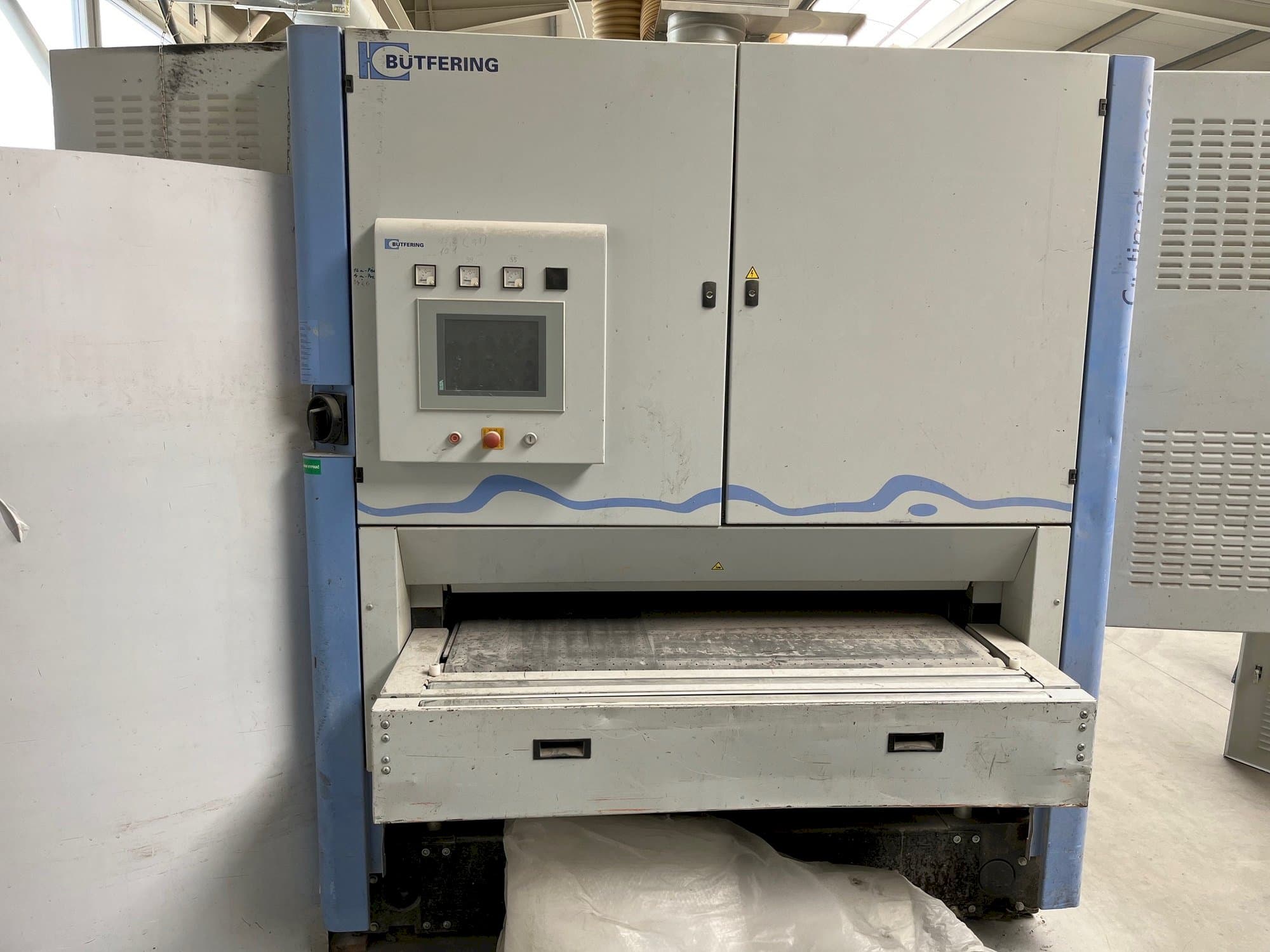 Vista Frontal  da BUTFERING OPTIMAT SCO313 MRR  máquina