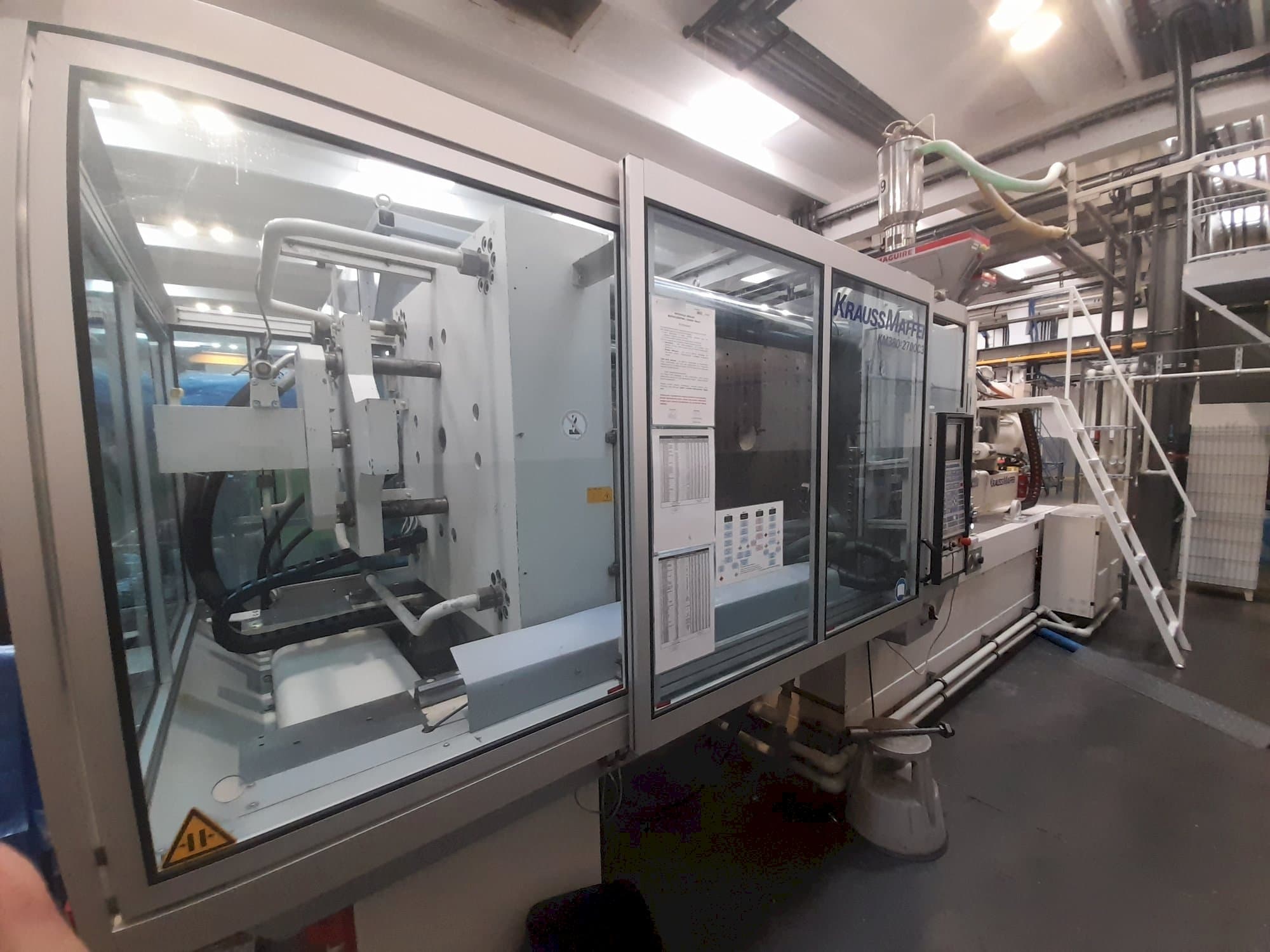 Vista Lateral Esquerda  da Krauss Maffei 380-2700 C3  máquina