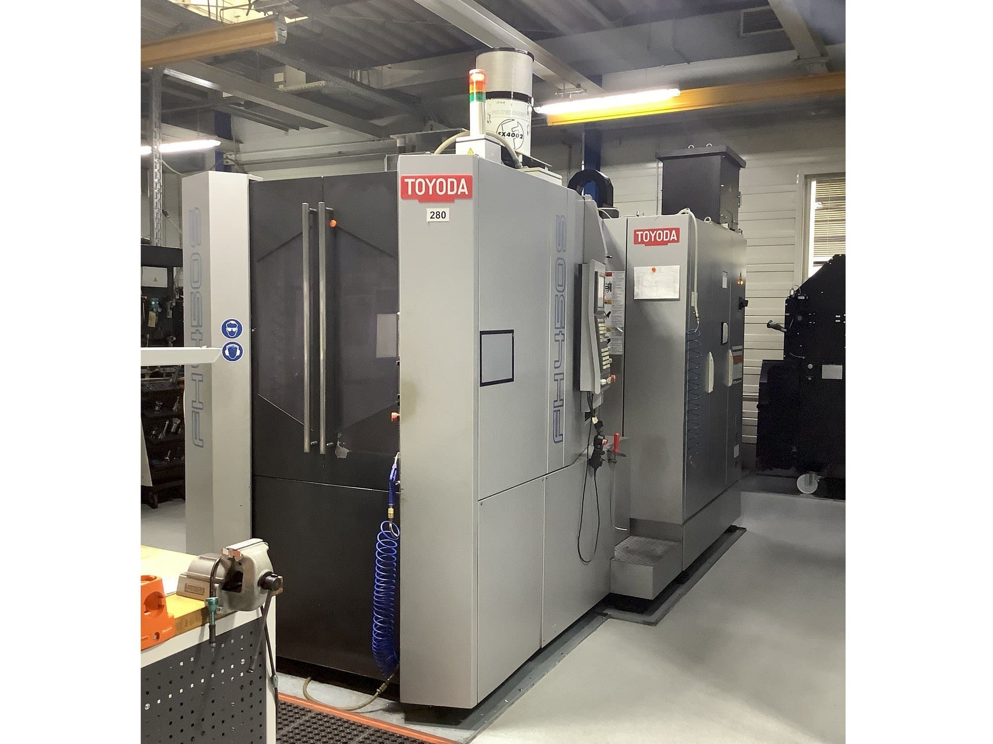 Vista Frontal  da TOYODA FH 450S  máquina