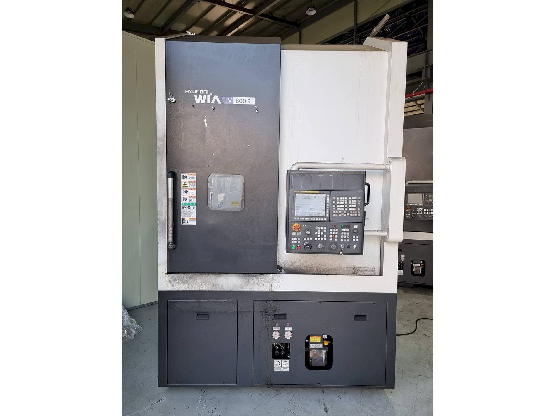 Vista Frontal  da Hyundai Wia LV800R  máquina