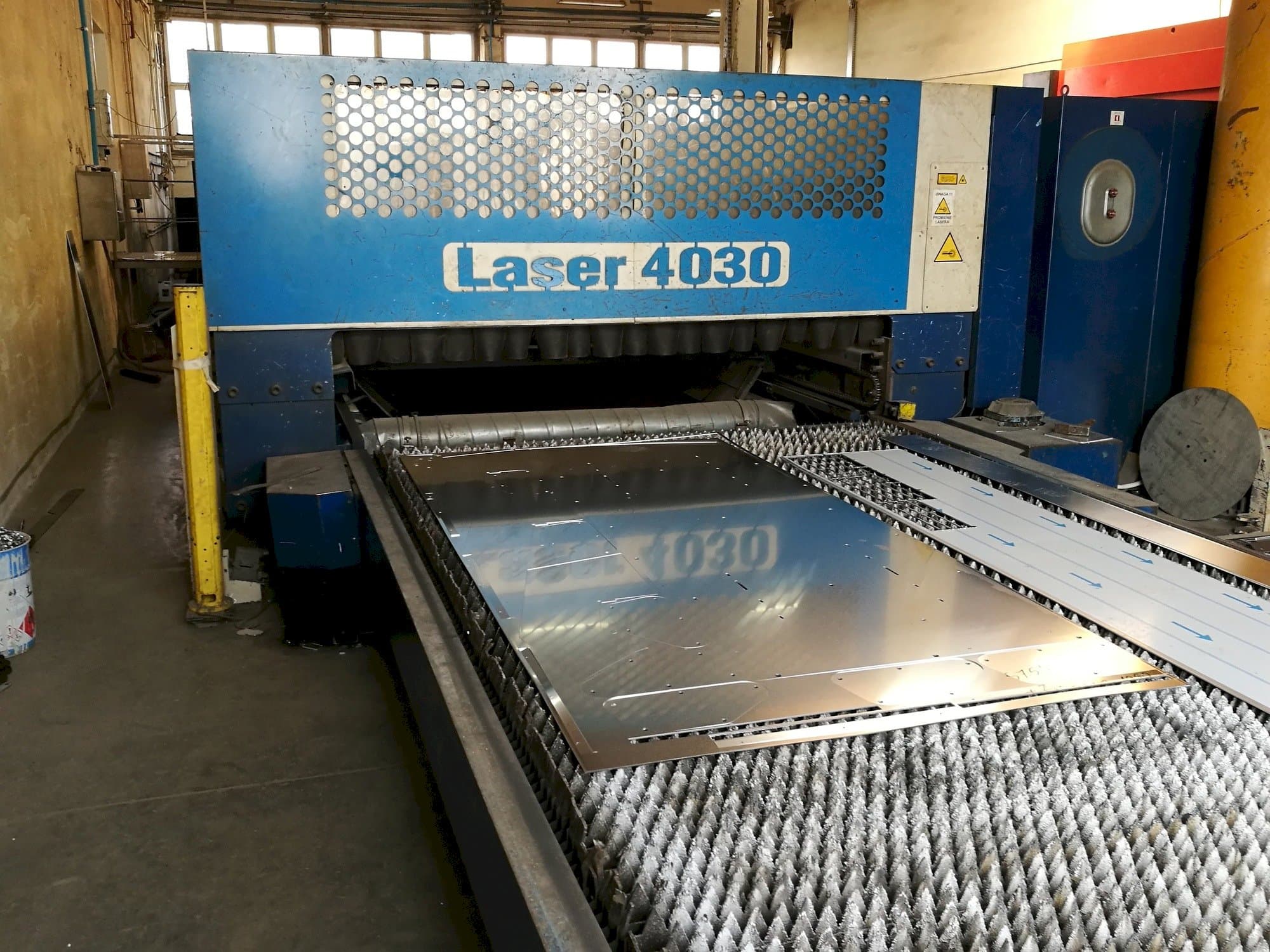 Vista Frontal da Trumpf Trumatic L4030 máquina