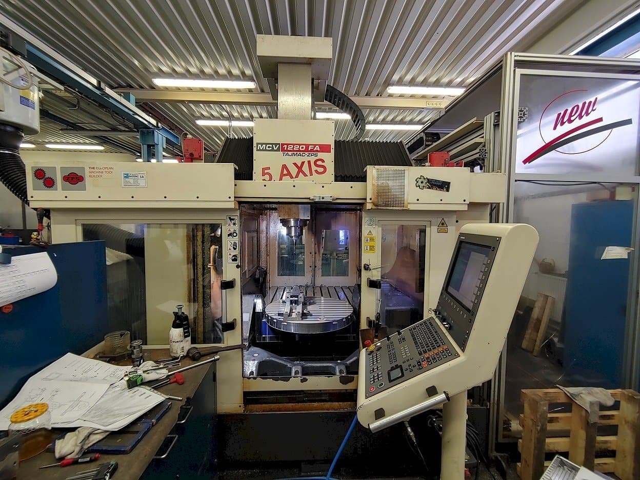 Vista Frontal  da TAJMAC-ZPS MCV 1220  máquina