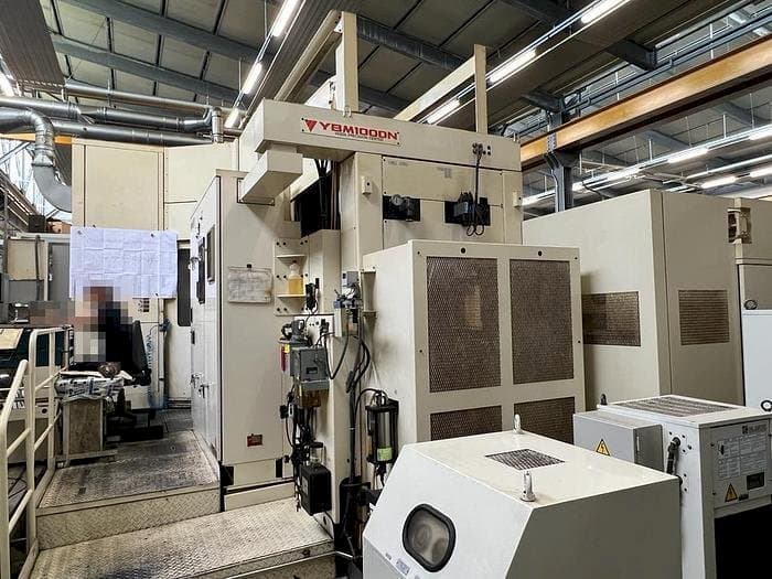 Vista Frontal  da YASDA YBM 1000N  máquina