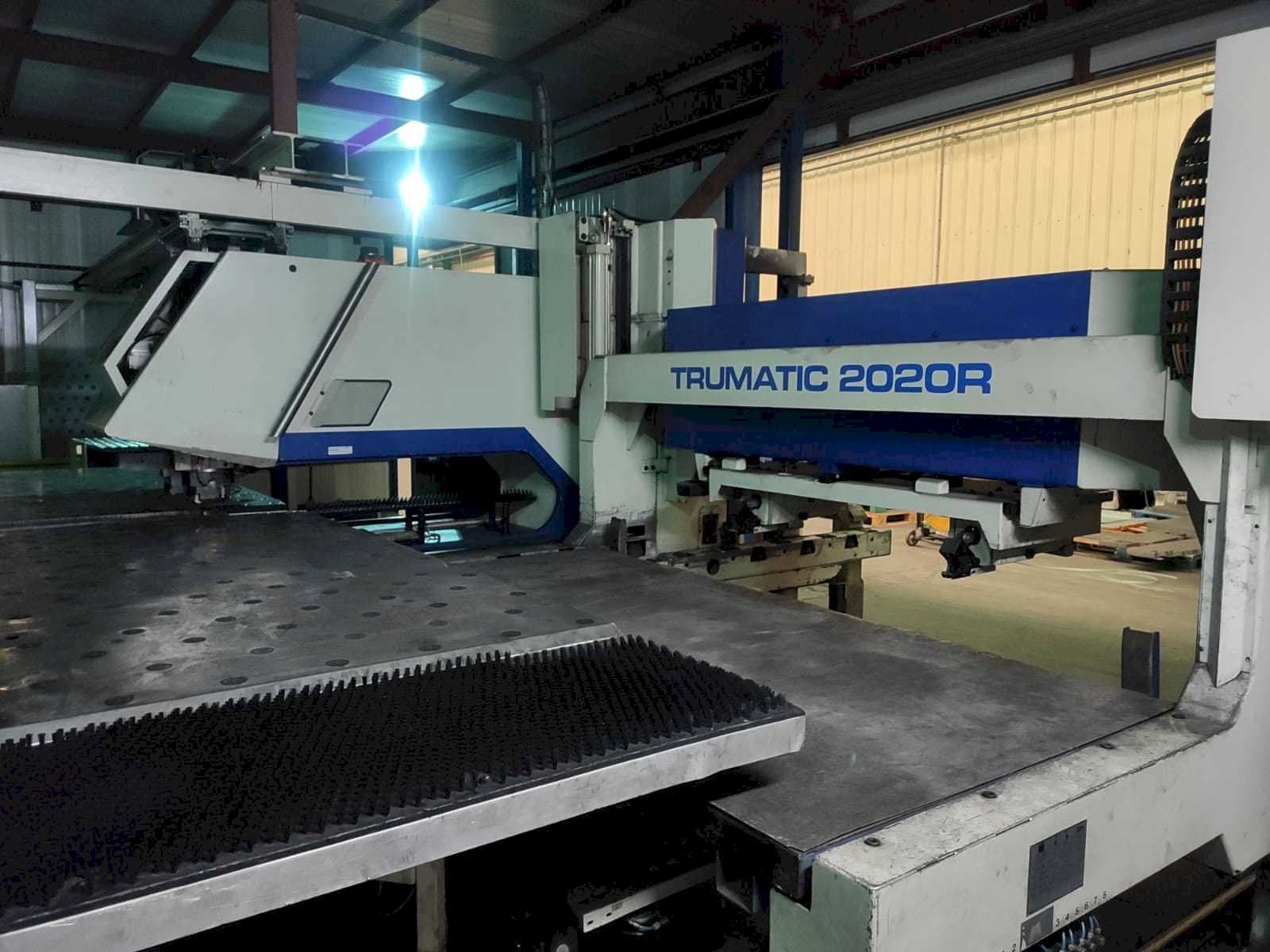 Vista Frontal  da Trumpf Trumatic 2020R  máquina
