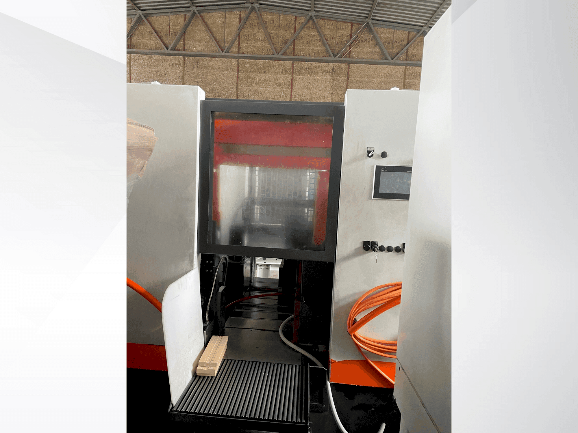 Vista Frontal  da KASTO WIN A4.6  máquina