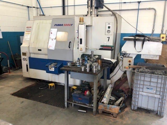 Vista Frontal  da DAEWOO Puma 2000Y  máquina