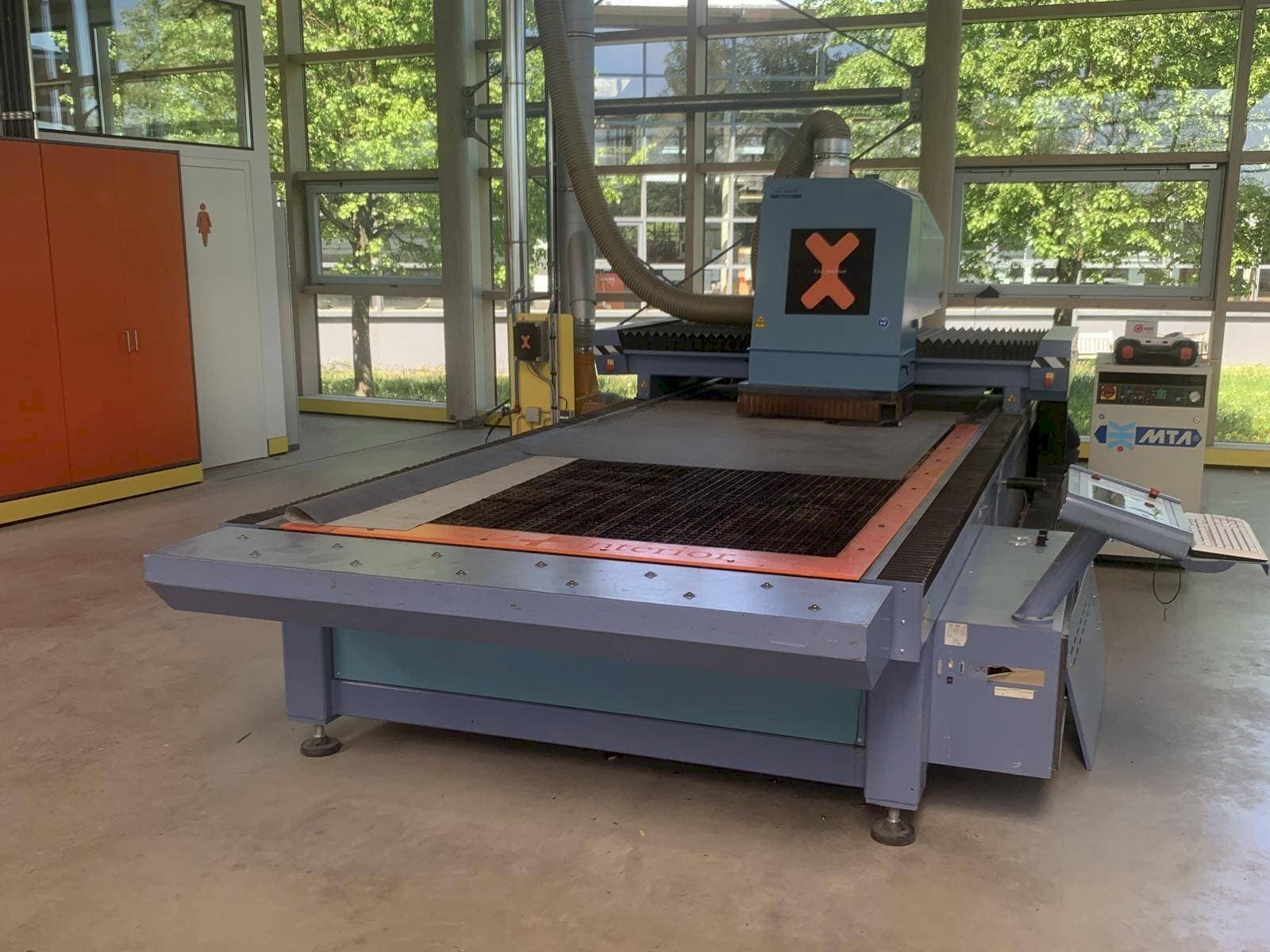 Vista Frontal  da SEI X-TYPE  máquina