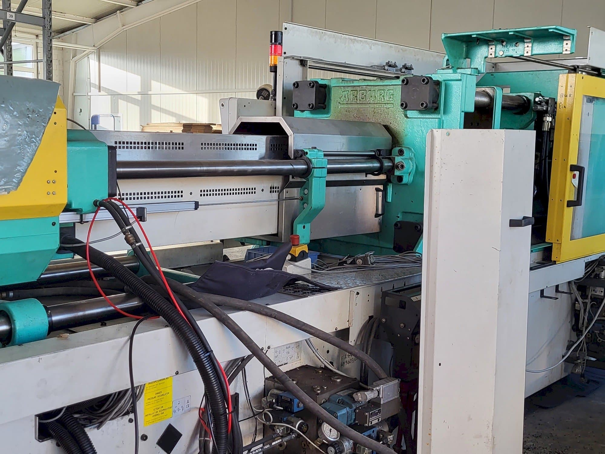 Vista Esquerda  da Arburg Allrounder Centex 570C2200-1300  máquina