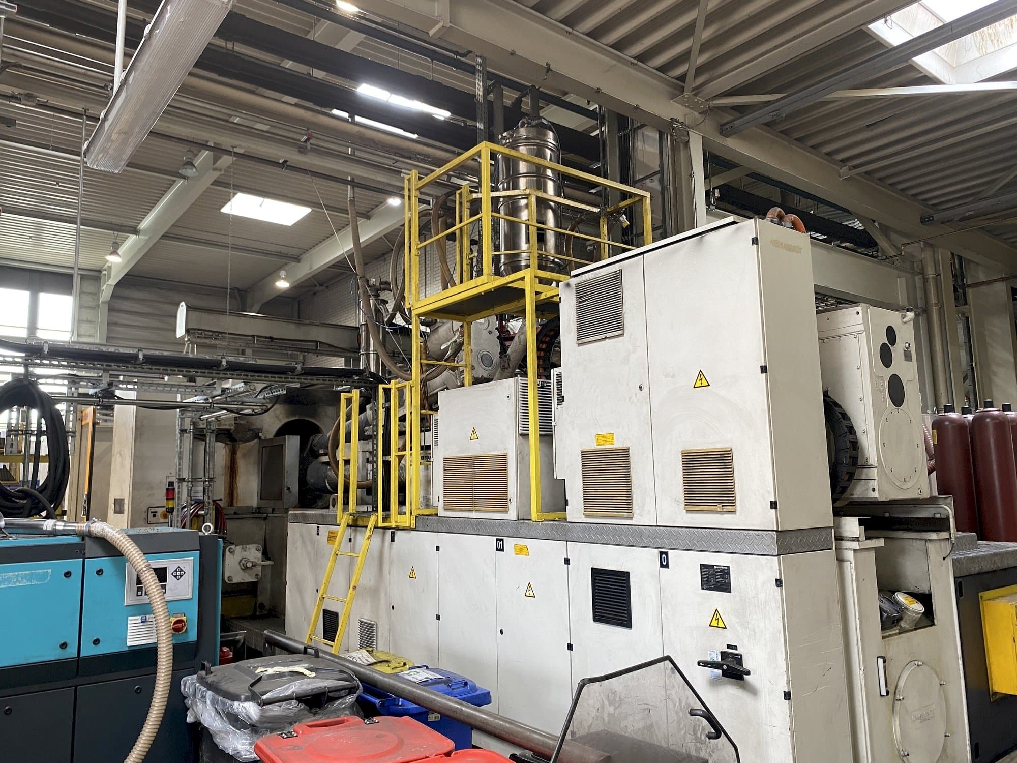 Vista Frontal  da Krauss Maffei 1600-12000-1400 MZ  máquina