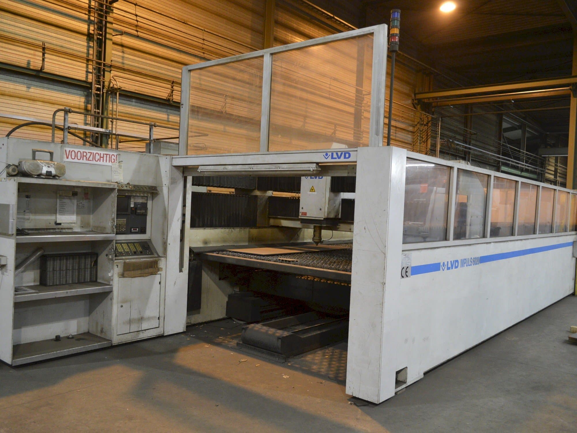 Vista Frontal  da LVD IMPULS 6020  máquina