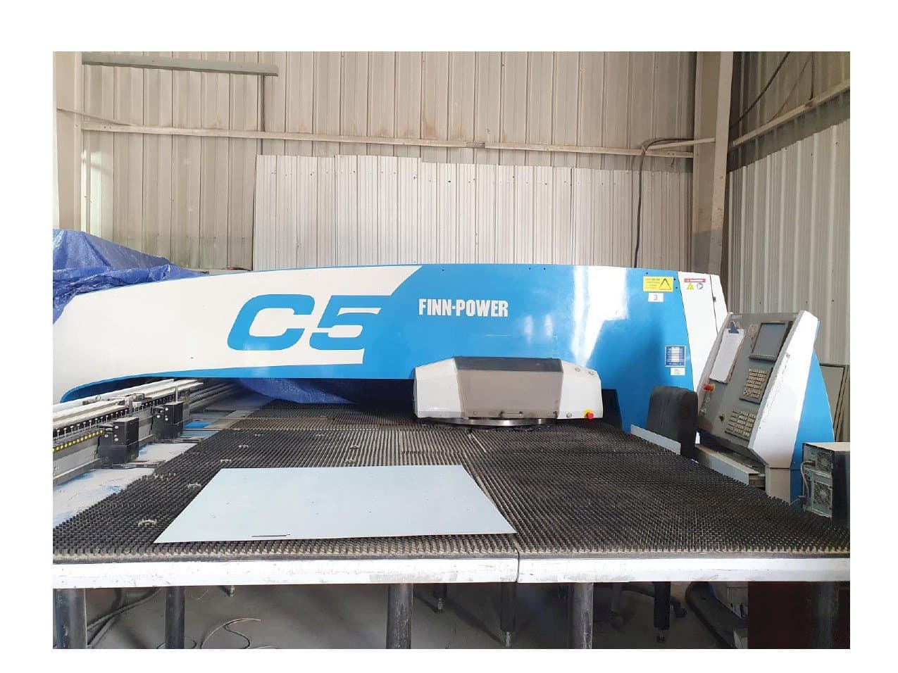 Vista Frontal  da Finn-Power C5  máquina