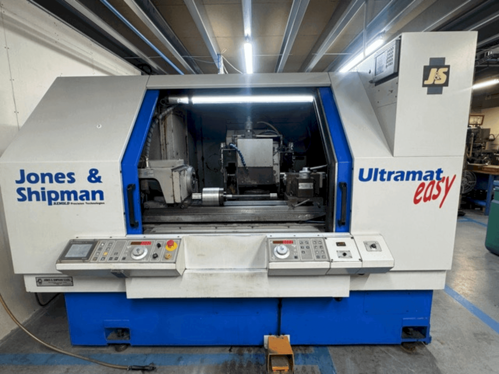 Vista Frontal  da Jones & Shipman ULTRAMAT EASY CNC  máquina