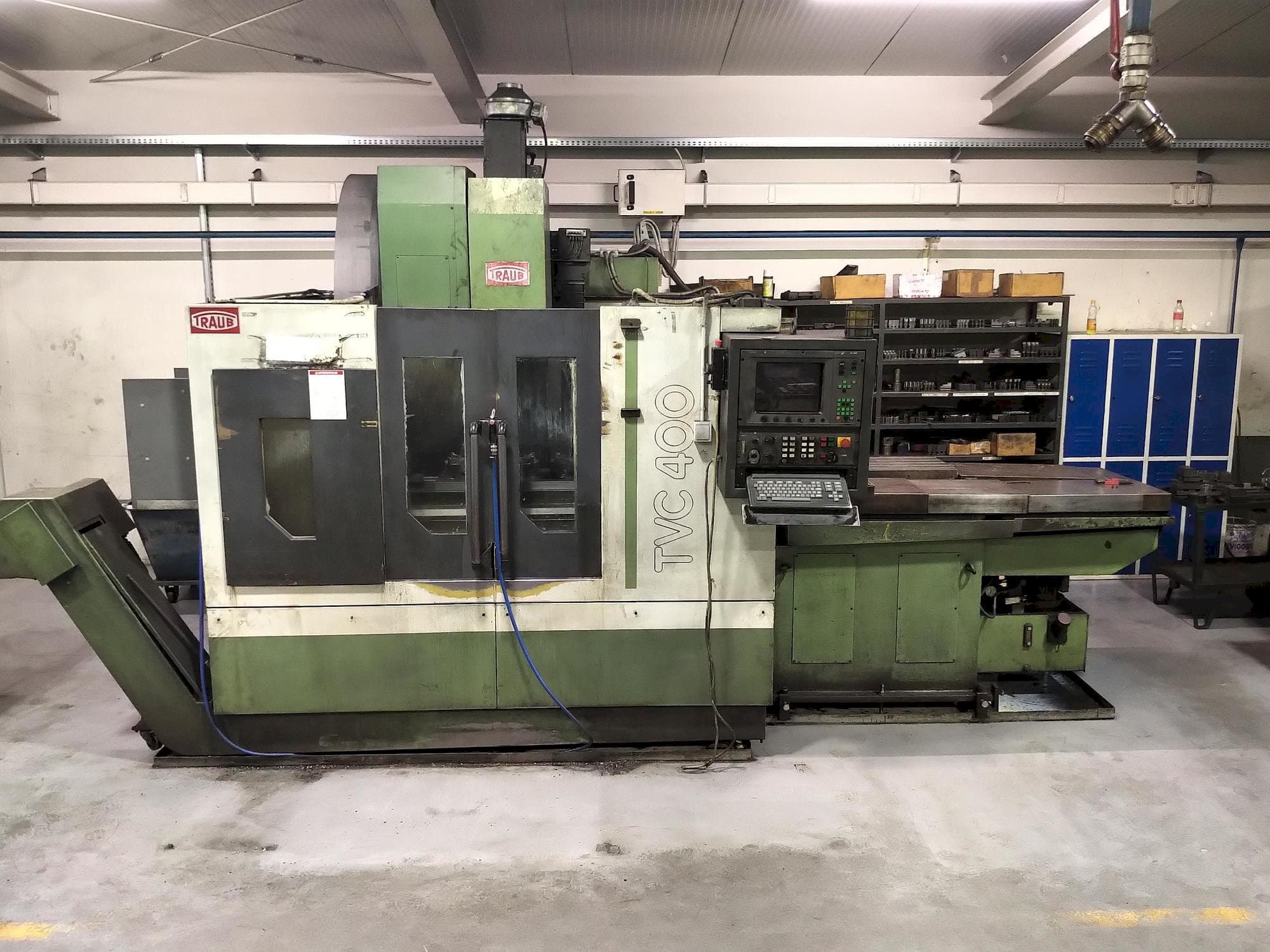 Vista Frontal  da TRAUB TVC 400 P  máquina