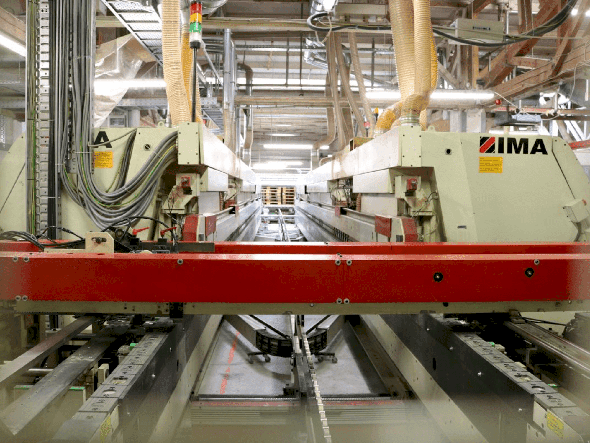 Vista Frontal  da IMA Angular transfer  máquina