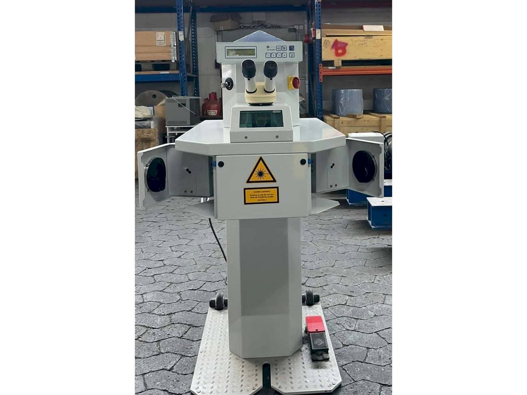 Vista Frontal  da ALPHA LASER ALO 30  máquina