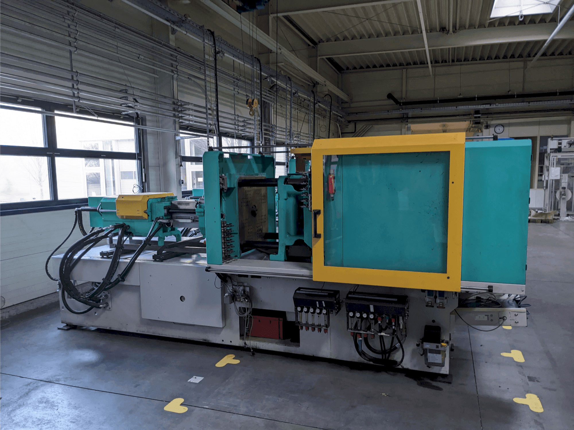 Vista Frontal  da Arburg 520 H 1500 - 400  máquina