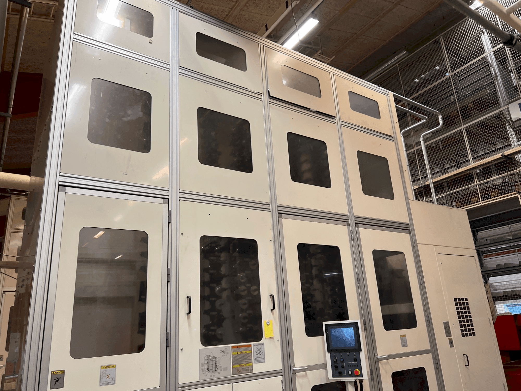 Vista Esquerda  da Okuma MA-800H  máquina