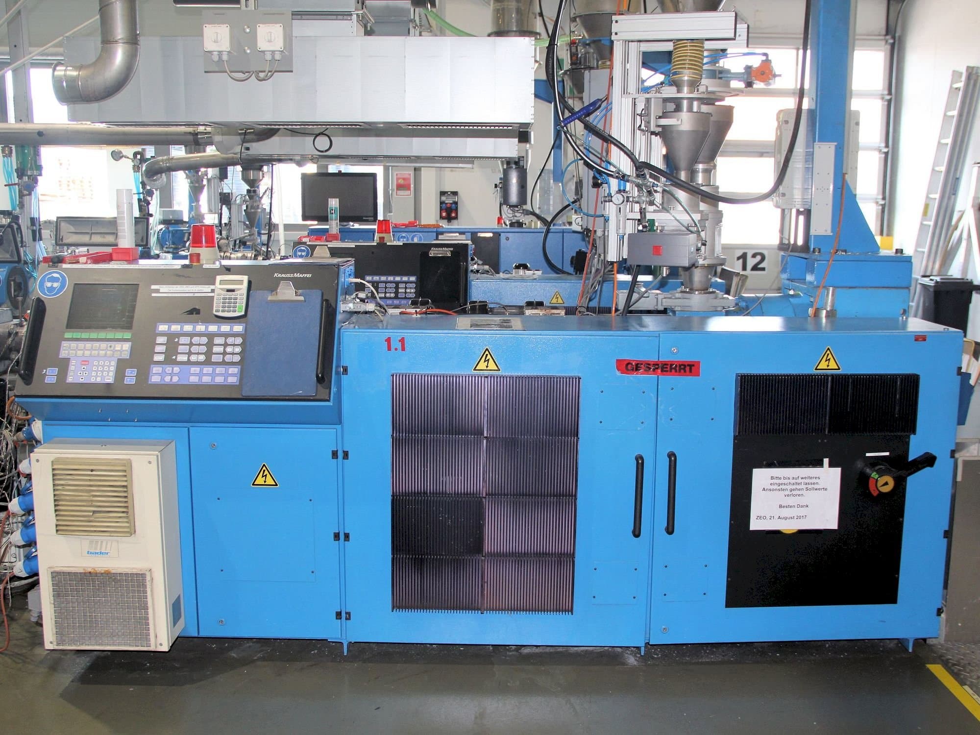 Vista Frontal  da Krauss Maffei KME 1-75-30 B  máquina