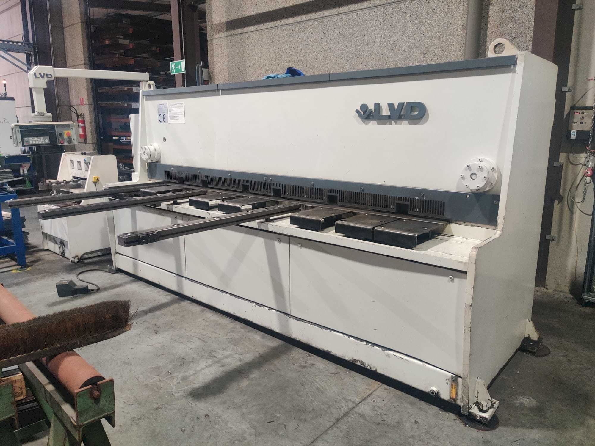 Vista Frontal  da LVD HST-E 31/10  máquina