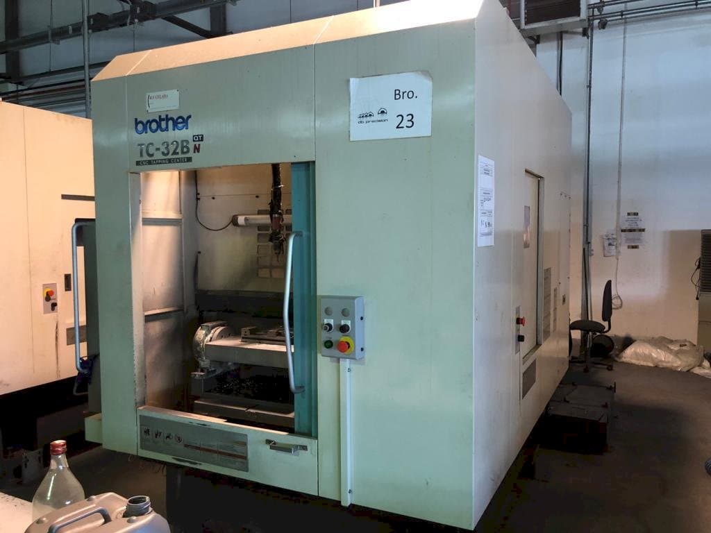 Vista Frontal  da Brother TC 32B  máquina