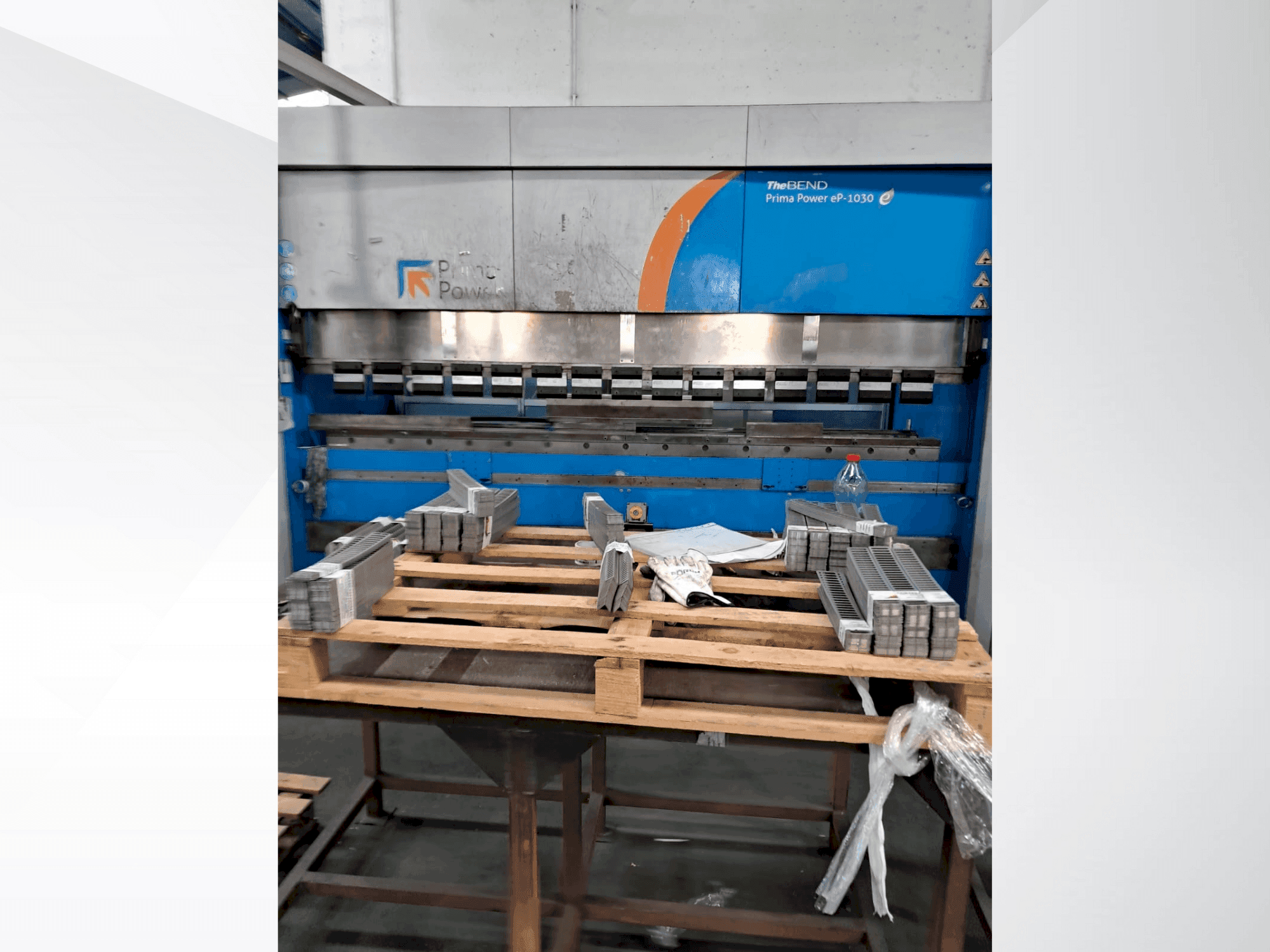 Vista Frontal  da Prima Power eP-1030  máquina