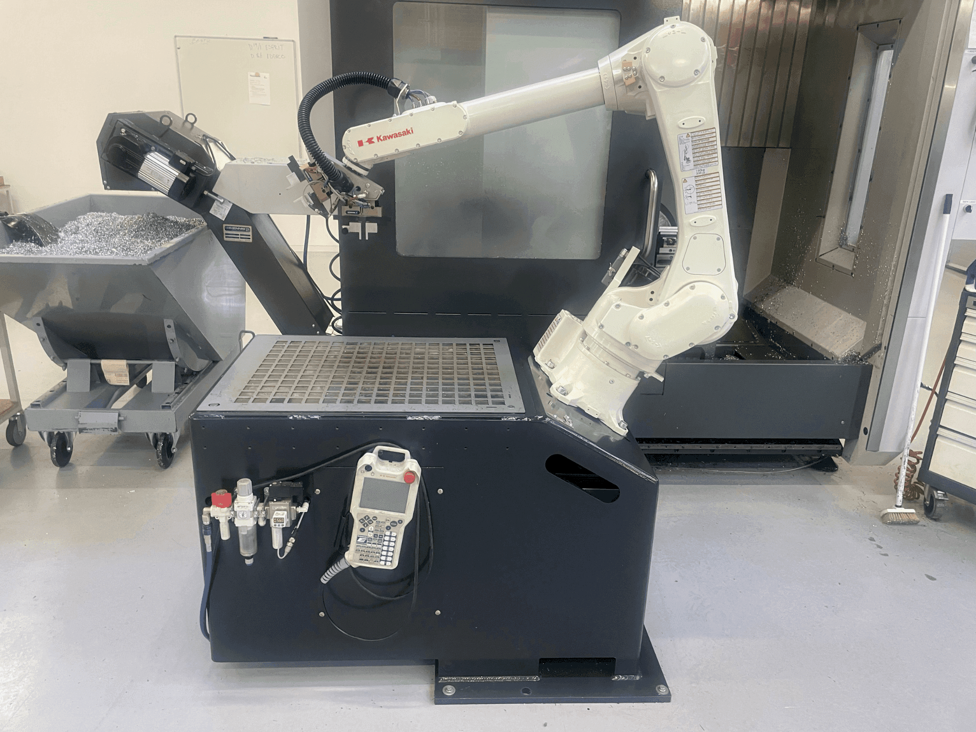 Vista Frontal  da Kawasaki RS006L  máquina