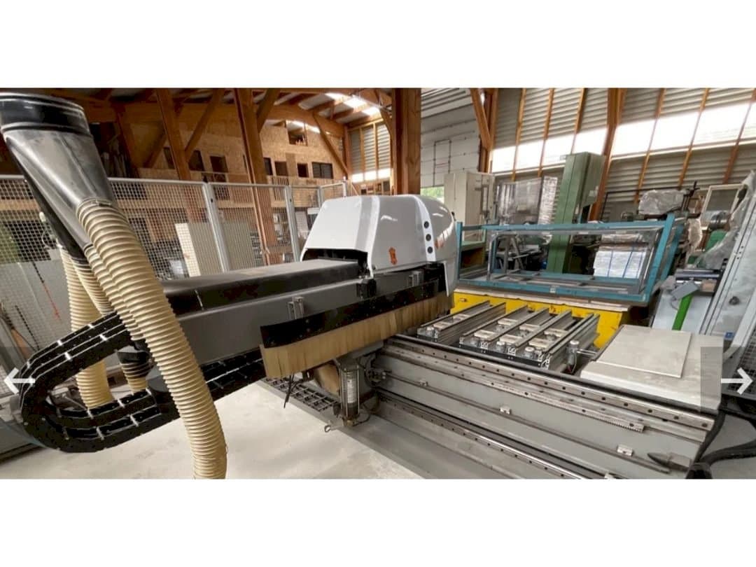 Vista Frontal  da BIESSE Rover 321 R  máquina