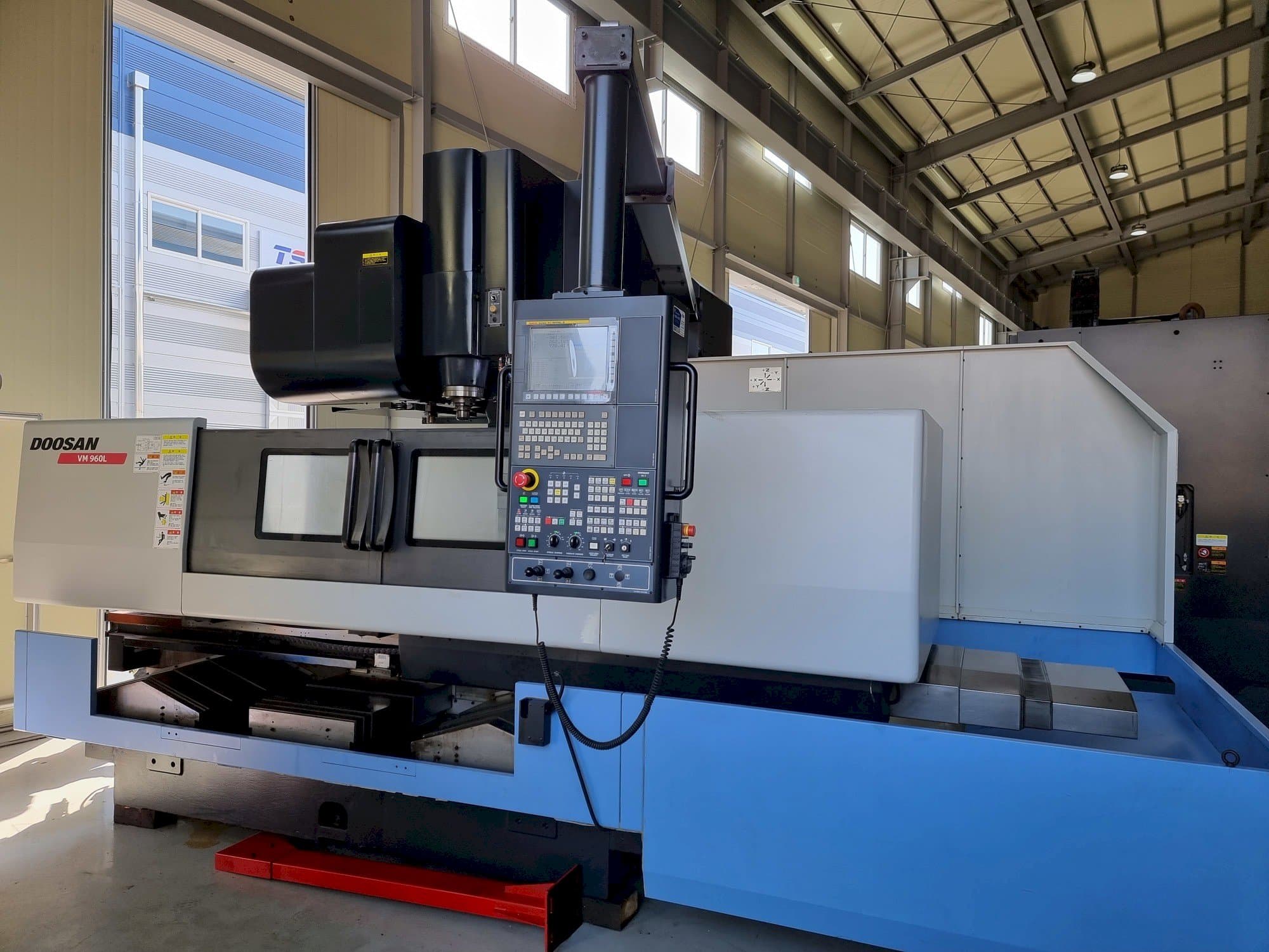 Vista Frontal  da Doosan VM 960L  máquina