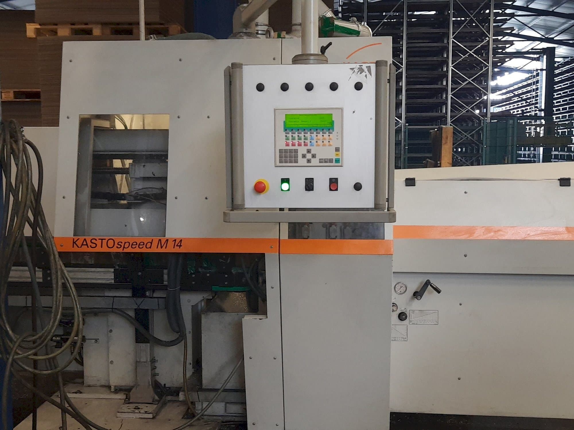 Vista Frontal  da KASTO speed M14  máquina