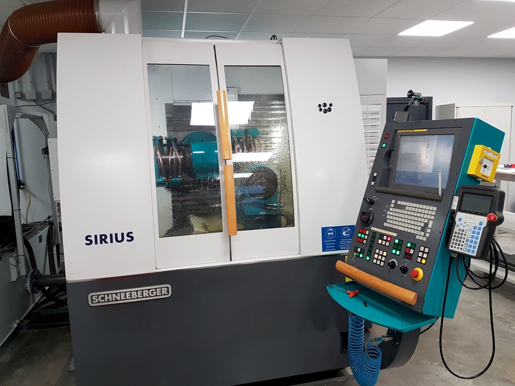 Vista Frontal  da Schneeberger Sirius HPM  máquina