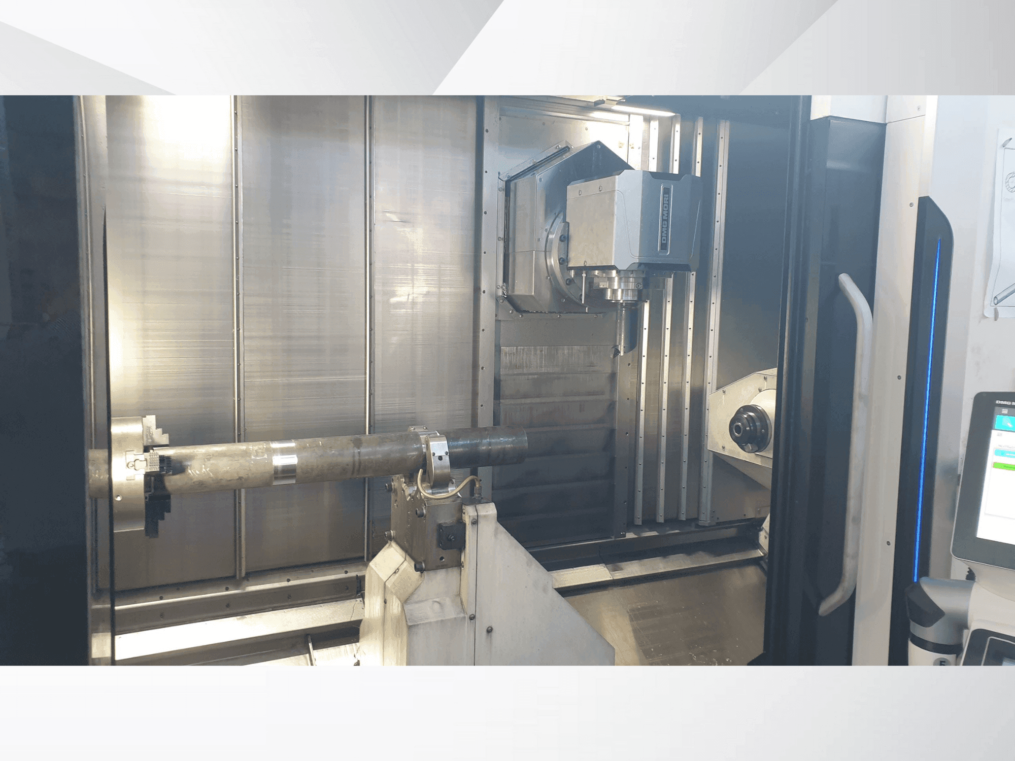 Vista Frontal  da DMG MORI NTX 2500/1500  máquina