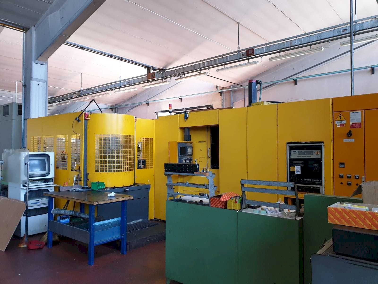 Vista Frontal  da Mandelli Thunder 500  máquina