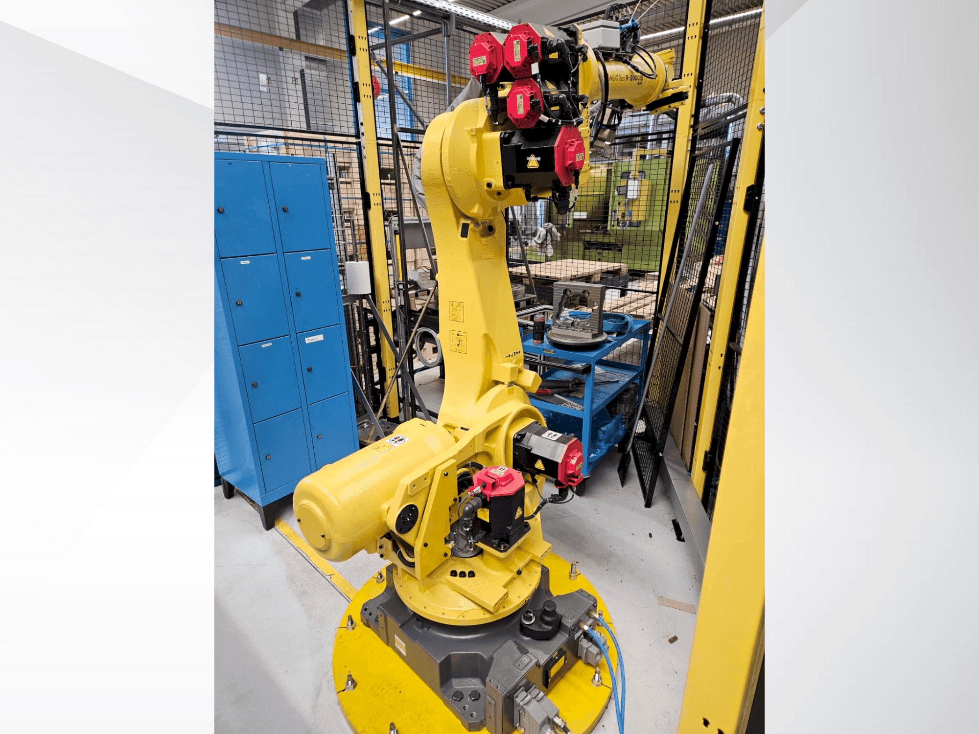 Vista Frontal  da FANUC R2000iB/165F  máquina