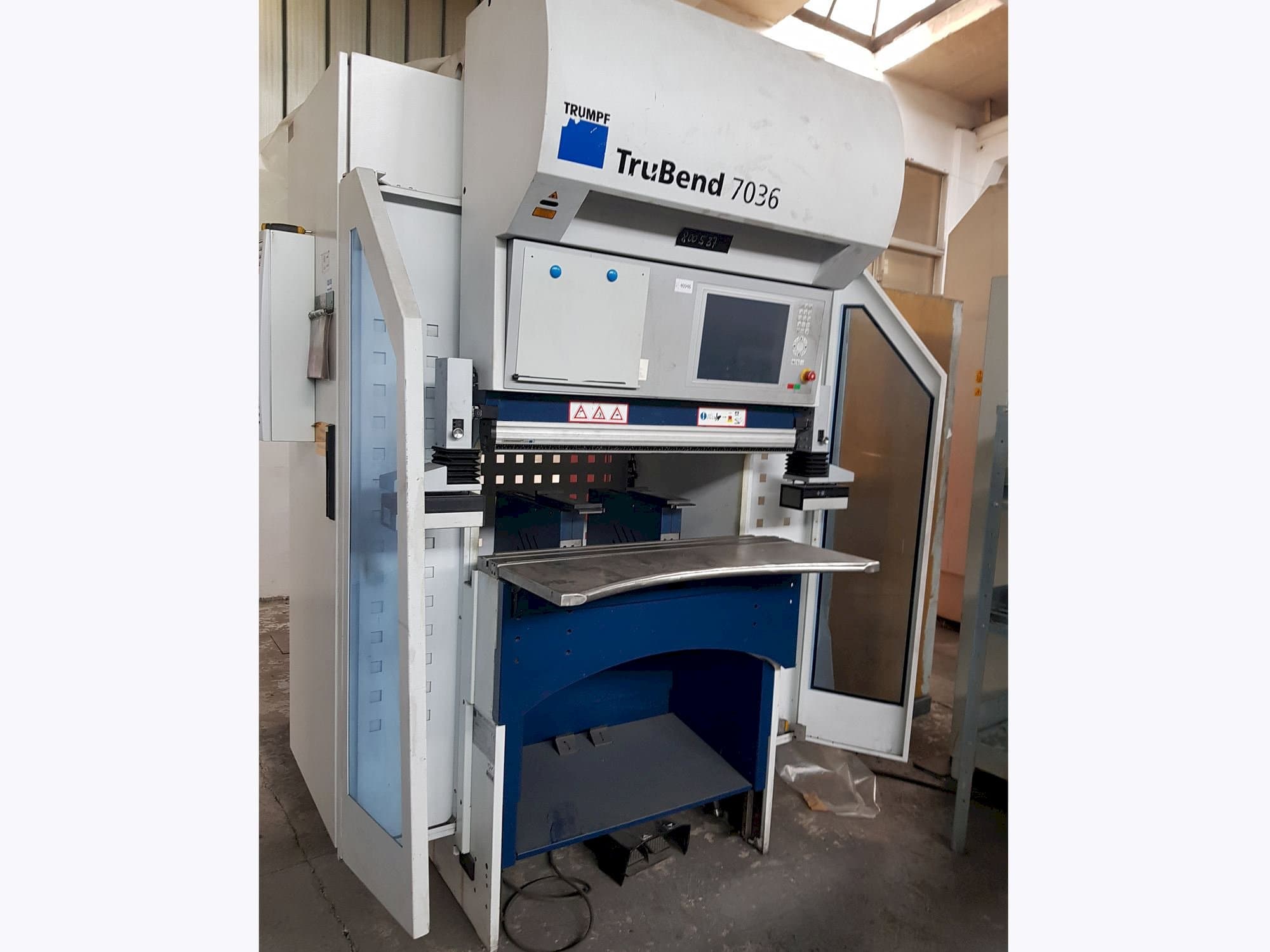 Vista Frontal  da Trumpf TruBend 7036  máquina