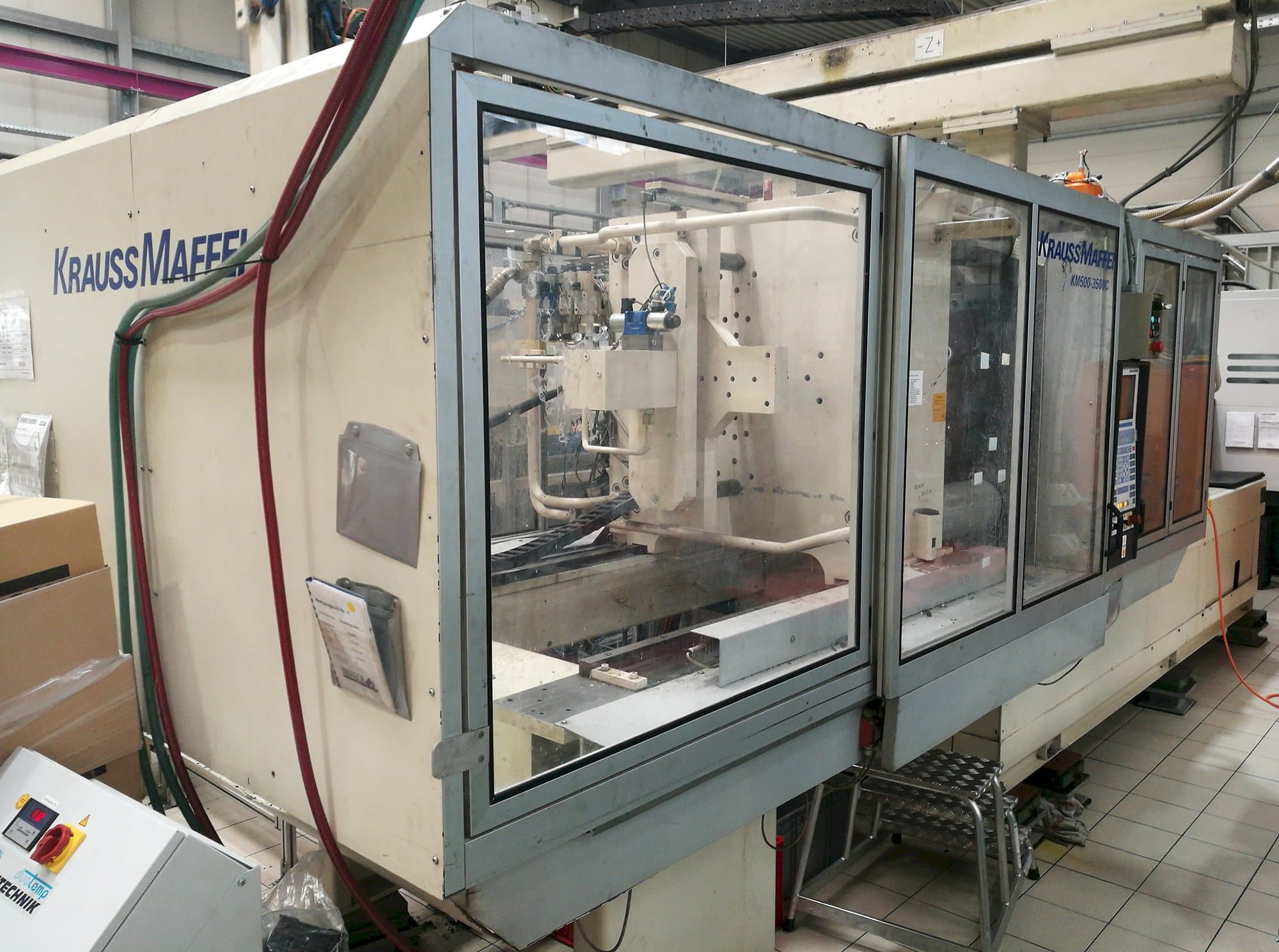 Vista Esquerda  da Krauss Maffei KM 500-3500 C1  máquina