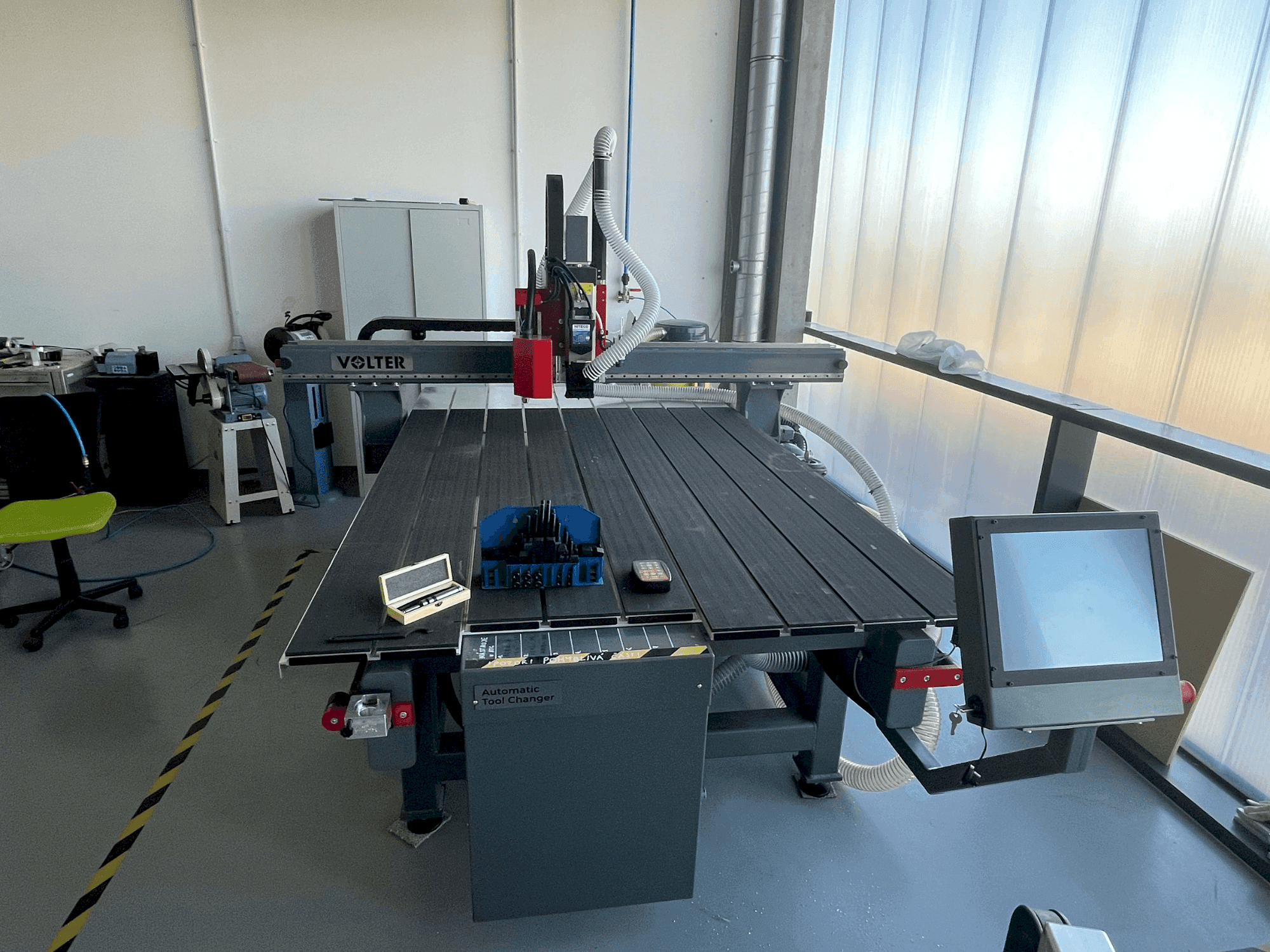 Vista Frontal  da VOLTER L2016  máquina