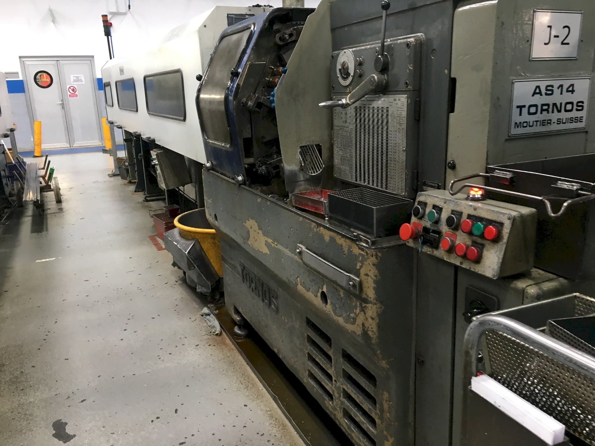 Vista Frontal  da Tornos-Moutier Suisse AS 14  máquina
