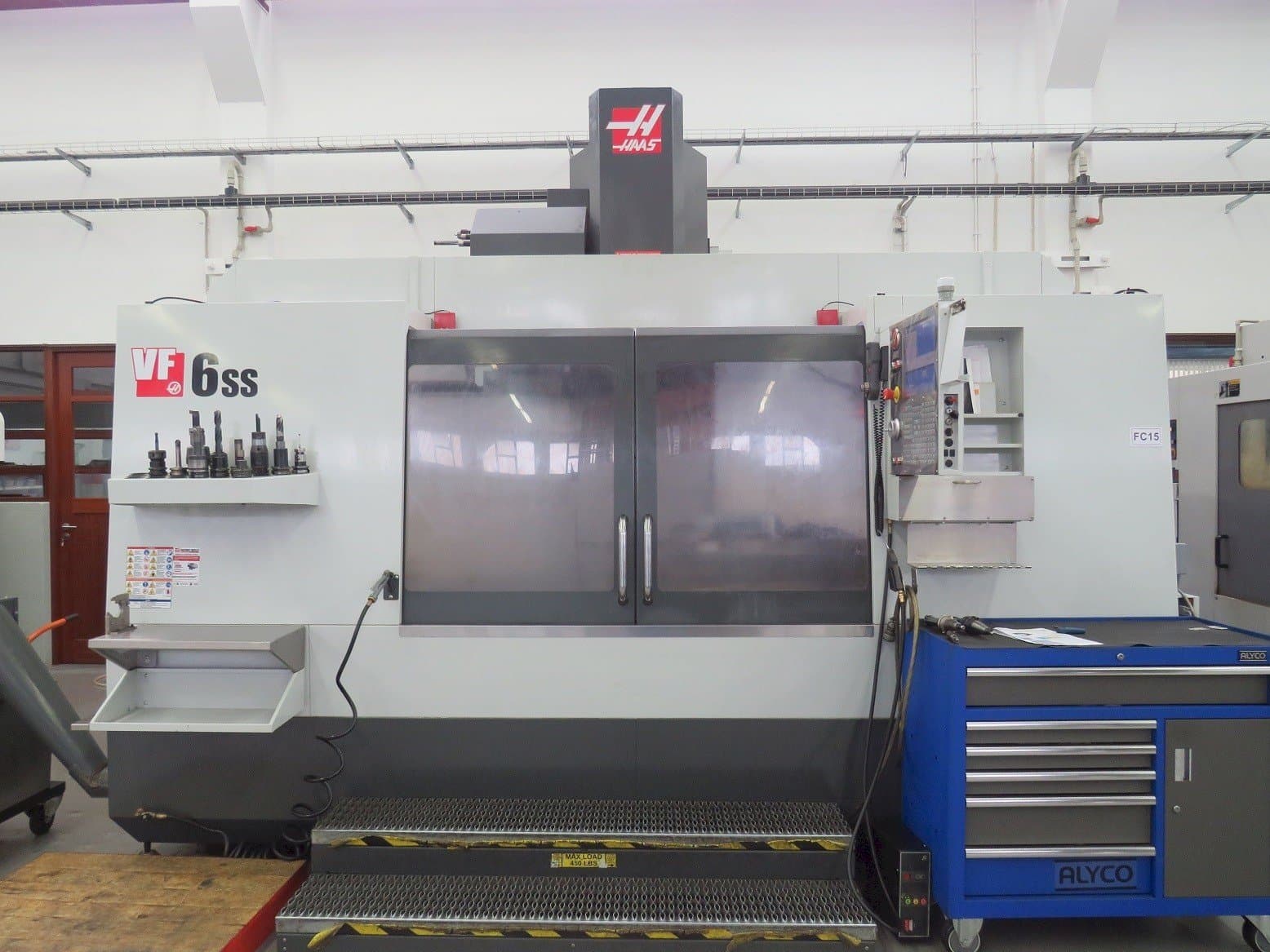 Vista Frontal  da HAAS VF-6SS  máquina