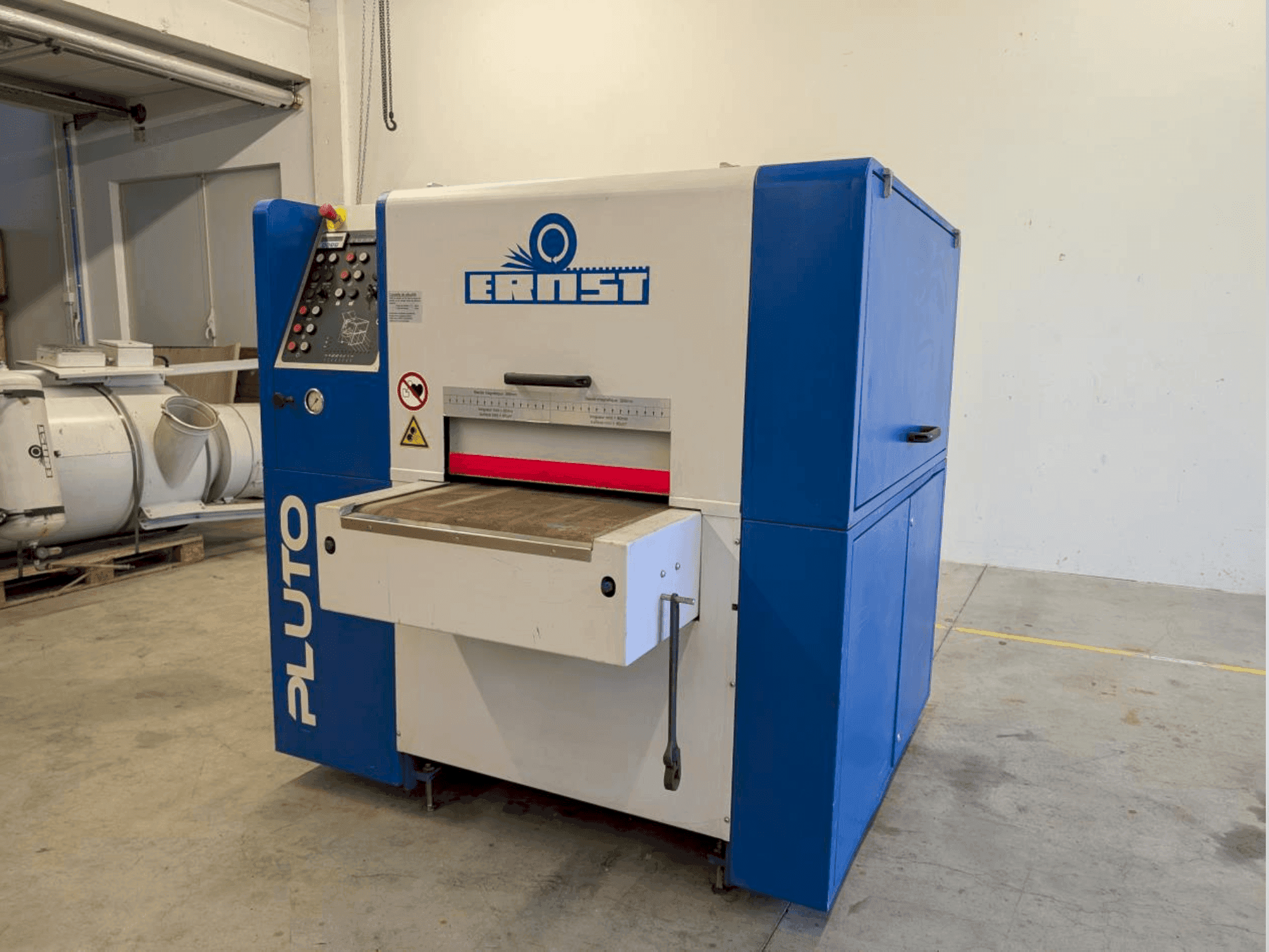 Vista Frontal  da ERNST PLUTO EDD  máquina