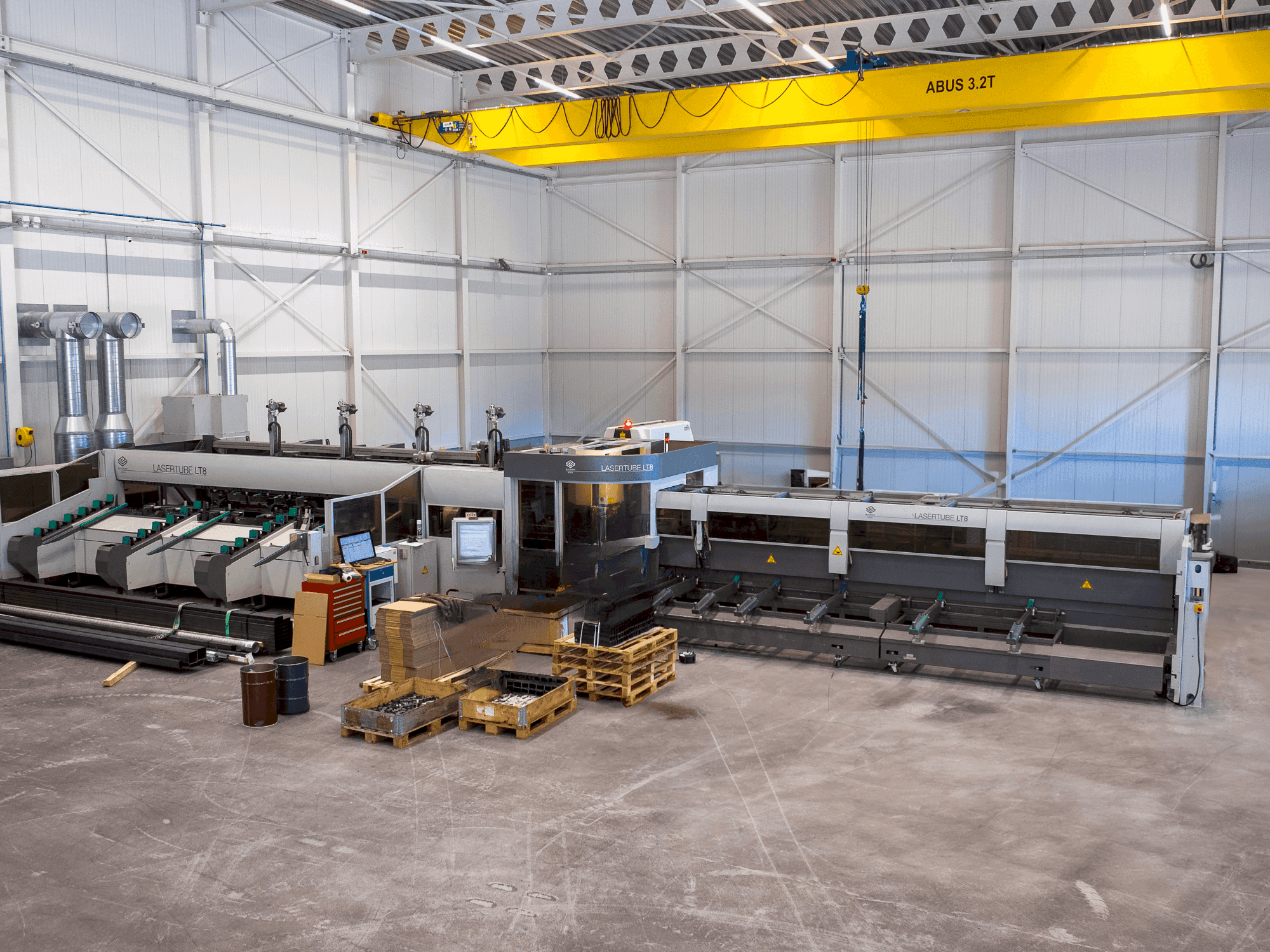 Vista Frontal  da BLM Adige LT8 4kW Co2  máquina
