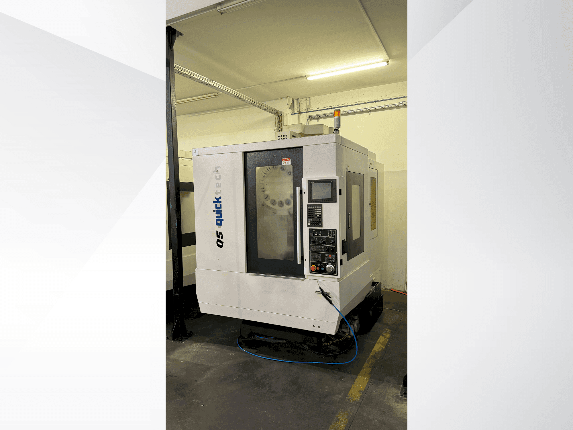 Vista Frontal  da Quick-Tech Q5  máquina