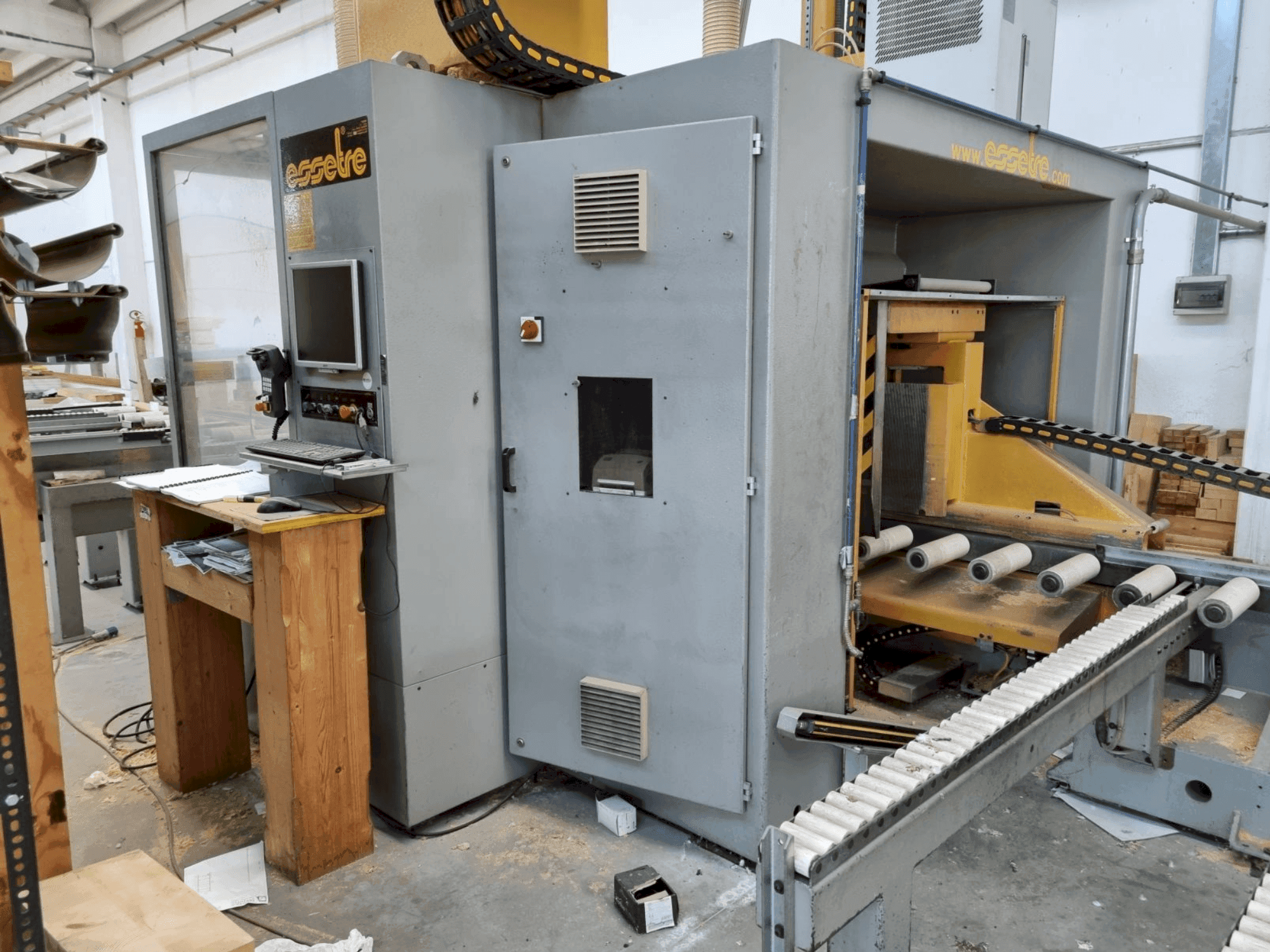 Vista Frontal  da ESSETRE TECHNO  máquina