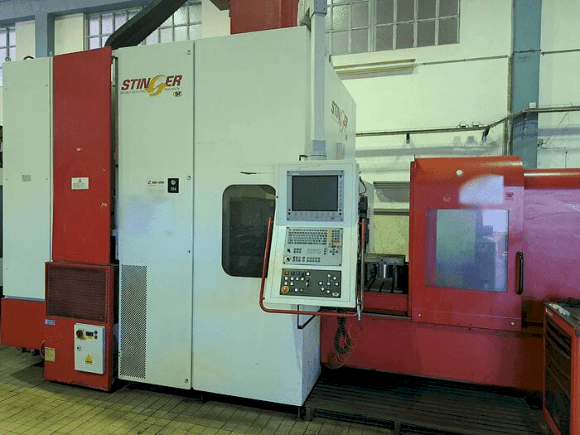 Vista Frontal  da FPT STINGER XL  máquina