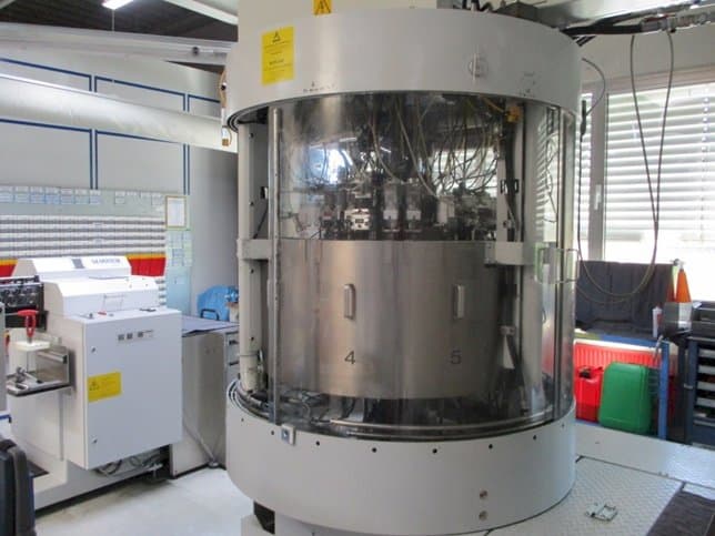 Vista Frontal  da MIKRON Multistar CX-24  máquina